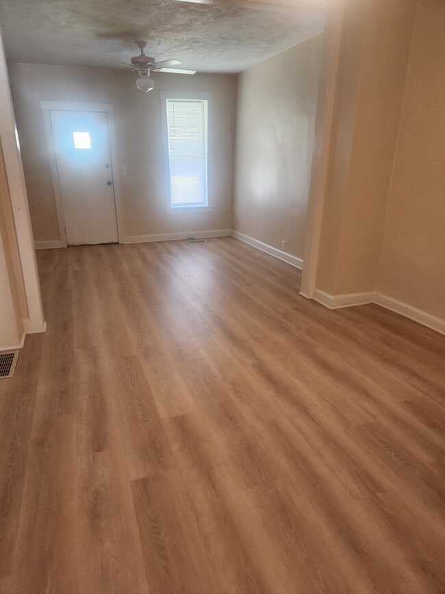 Photo - 735 Camden Ave SW