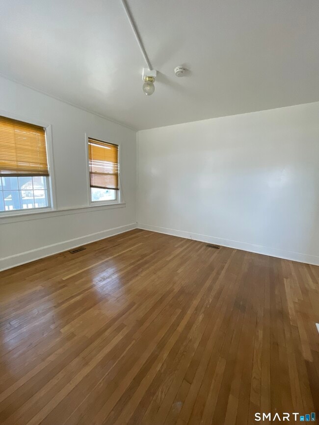 Photo - 69 W Liberty St