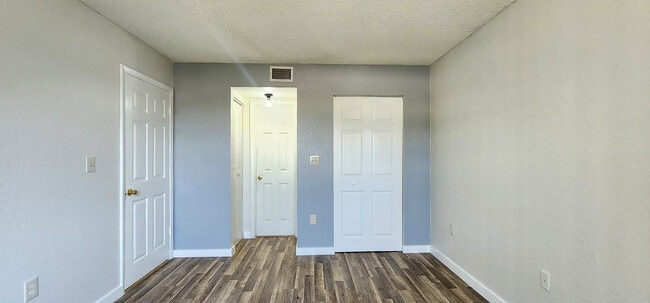 Photo - 2810 N Oakland Forest Dr Unit 207