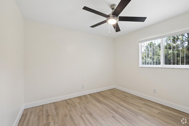 4525 28th St - 2BR, 2BA - 1,083SF - 2nd Bedroom