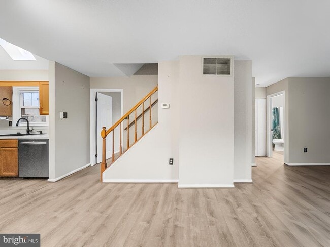 Photo - 6586 Hemlock Point Rd