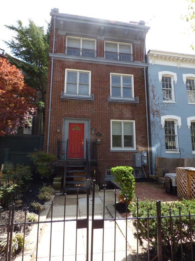 Building Photo - 1915 New Hampshire Ave NW Unit B