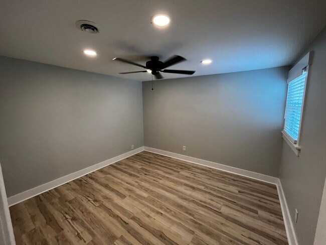 Photo - 4Bed/3Bath Renovated Student friendly housing
