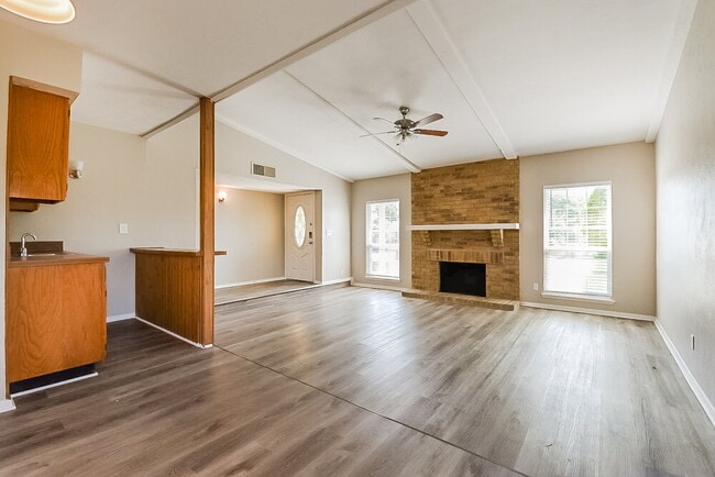 Photo - 9201 Pollard St