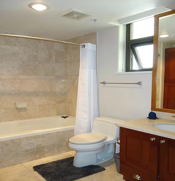 Photo - 700 W E St