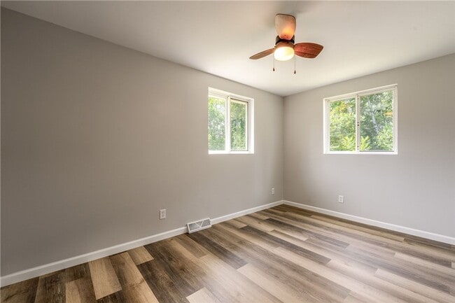 Photo - 1410 Lake Ave W