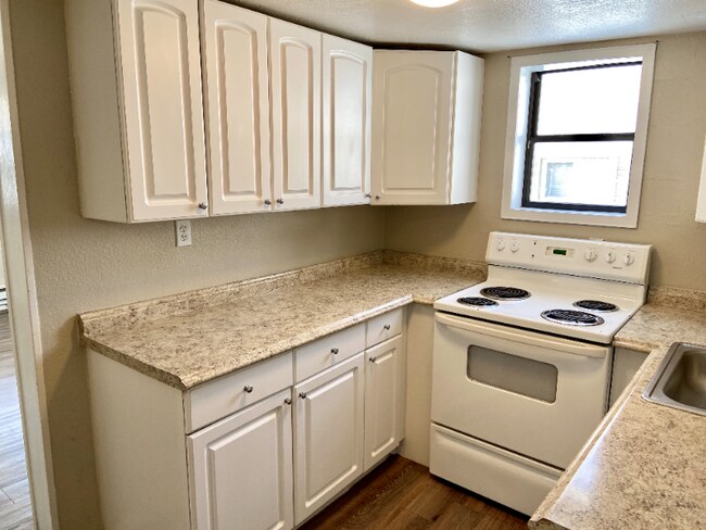 Photo - 228 E Mill St