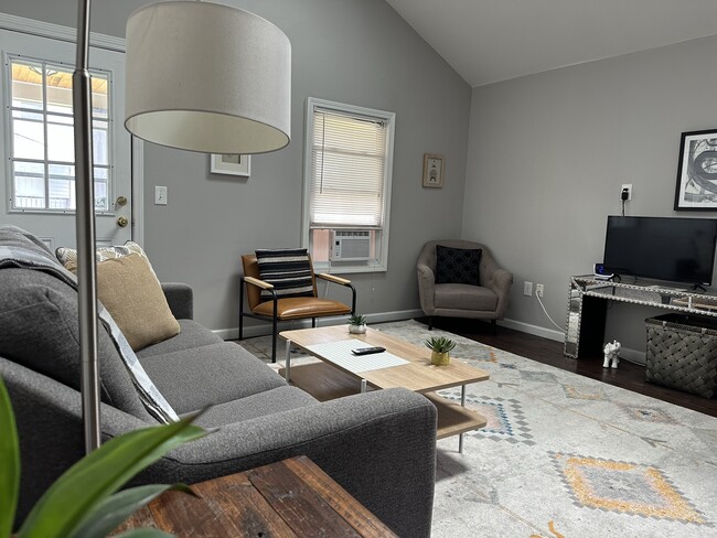Building Photo - 2249 W.11th Street Unit 2 Up Front Rental