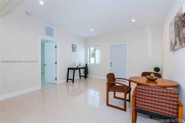 Photo - 13125 NW Miami Ct Apartamento Unidad 13125