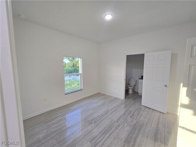 Photo - 425 Parkman Ave