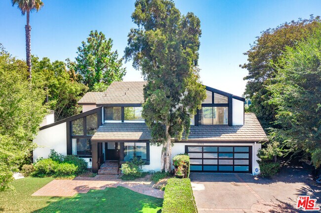 Photo - 13302 Mulholland Dr