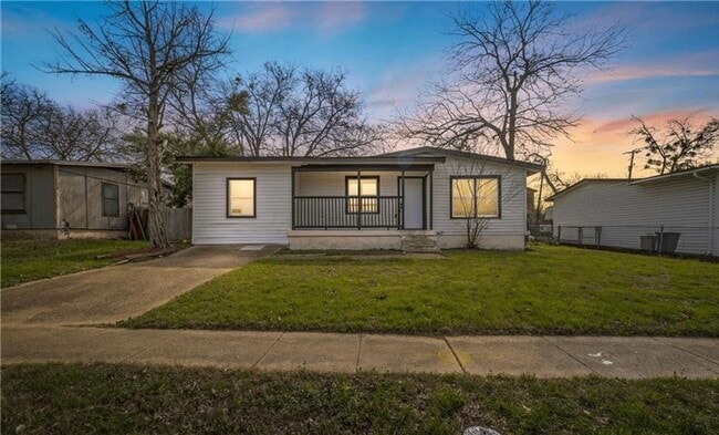 Updated 4-bedroom 2-bathroom home! Housin... - Updated 4-bedroom 2-bathroom home!  Housin...