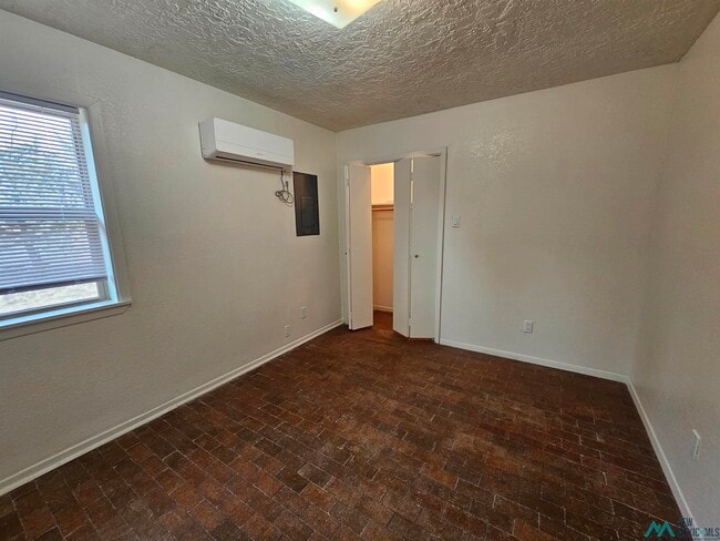 Photo - 723 N Avenue M