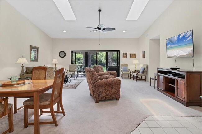 Photo - 3946 Wilshire Cir E