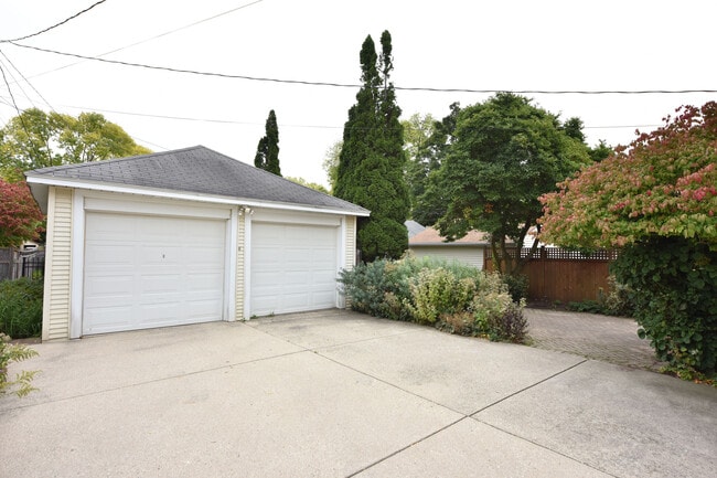 Garage Parking - 5706 N Bay Ridge Ave Unit Lower