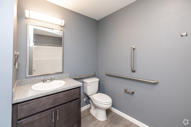 2BR, 1BA - 888SF - Bathroom
