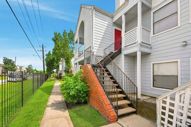Building Photo - 14550 Fonmeadow Dr Unit 1200