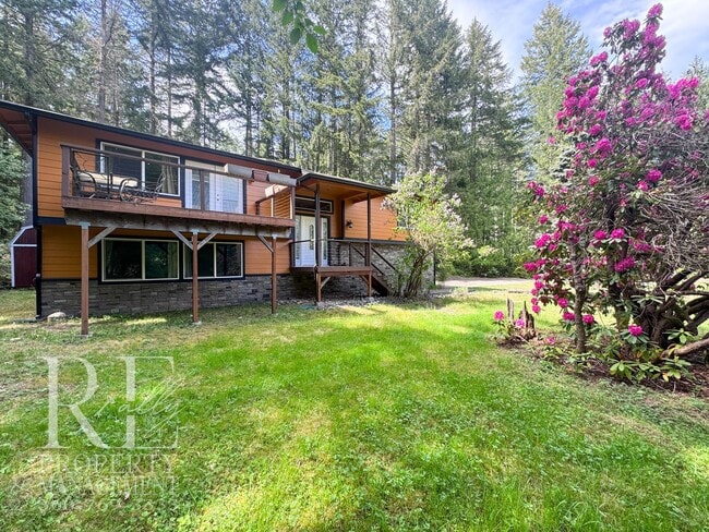 Building Photo - Bright & Spacious Split-Level Home with Gourmet Kitchen, Skylight & Expansive Yard