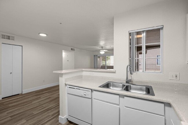 Building Photo - Table Rock Rental