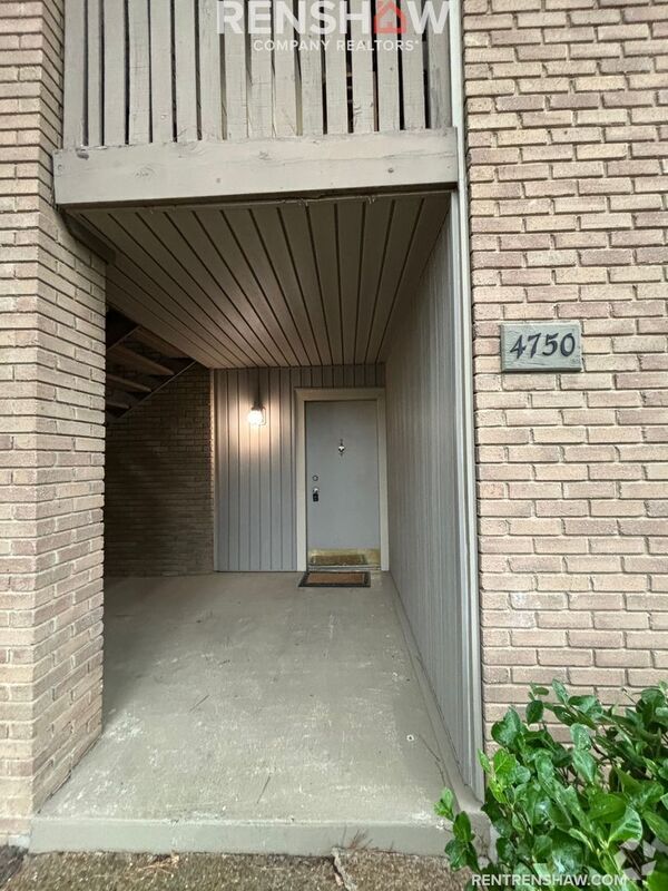 Building Photo - 4750 Oakbrook Ct Unit #1 Rental