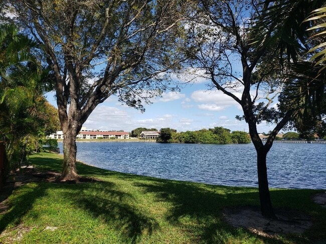 3259 NW 44th St