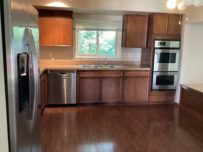 Photo - 928 N Rohlwing Rd