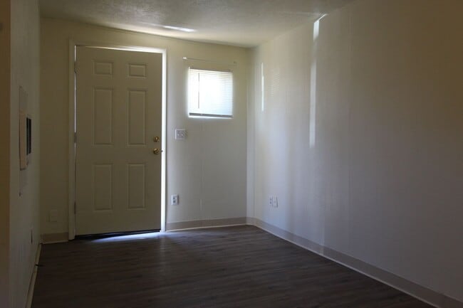 Photo - 4115 Homedale Rd