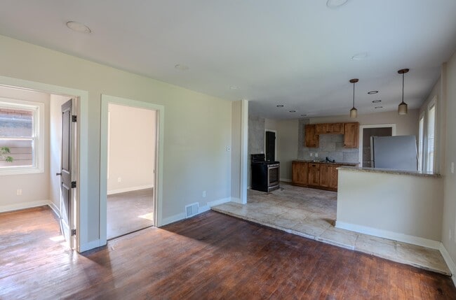 Photo - 908 W Hadley St
