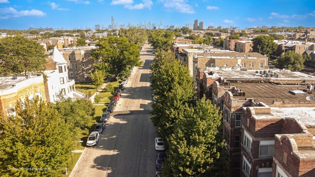 Photo - 4852 S Prairie Ave Unit 1B