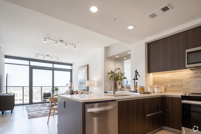 1BR, 1BA - 899SF