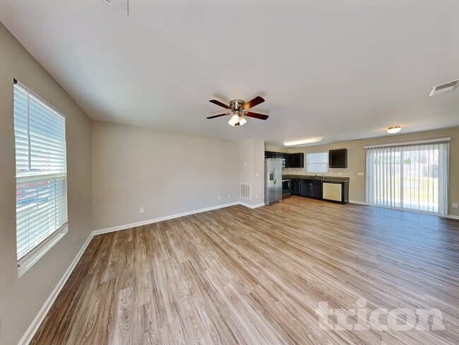 Photo - 663 Sequoia Dr