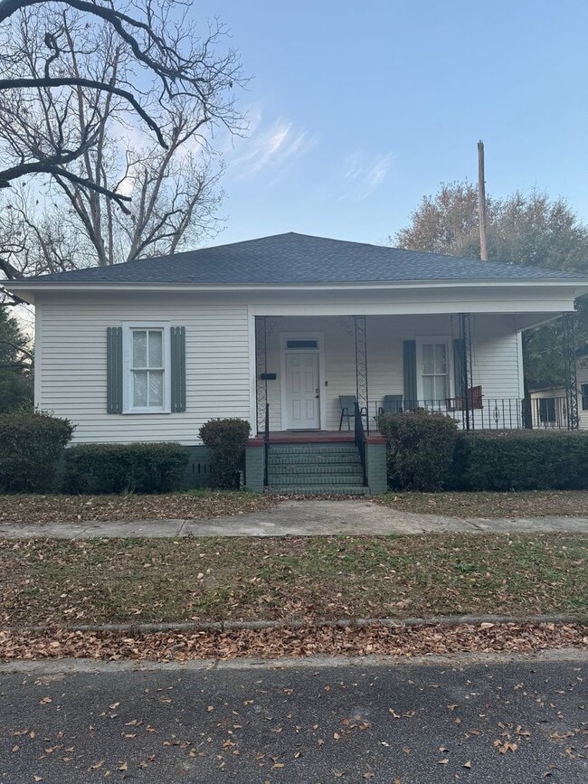 Building Photo - 303 Sawyer St