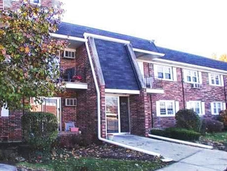 Building Photo - 2343 Ogden Ave Unit 10