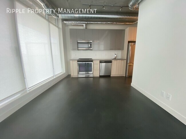 Photo - CORNER UNIT WITH 1 BED+ DEN/1 BATH CONDO IN DOWNTOWN Unit 402
