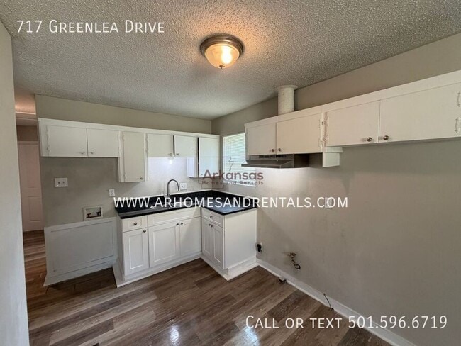 Photo - 717 Greenlea Dr