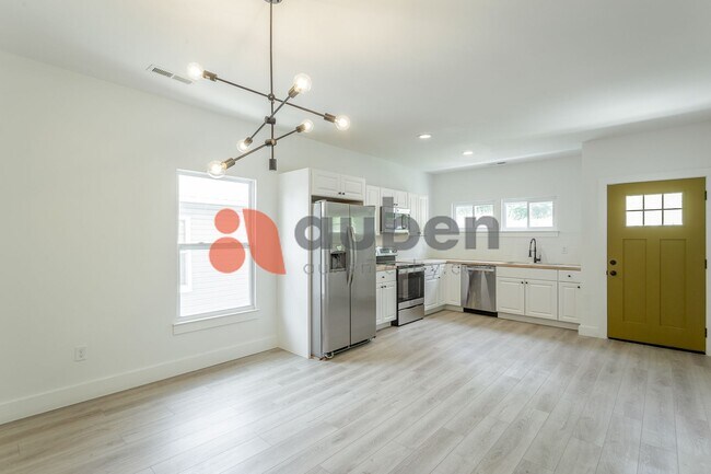 Photo - 1813 E 4th St