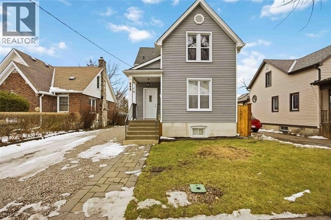 Photo - 243 Brock St S