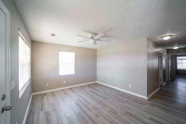 Photo - 2025 Shepherd Dr