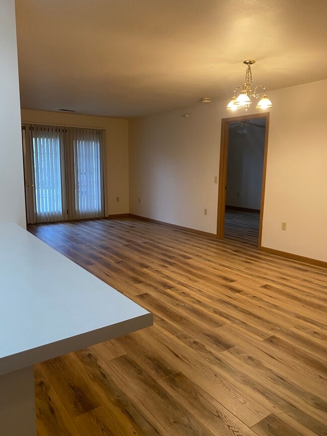 1BR, 1BA - 780SF - Living Room