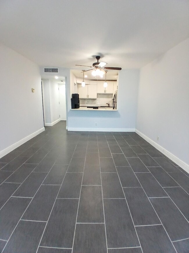 Building Photo - 1830 Embassy Dr Unit 303