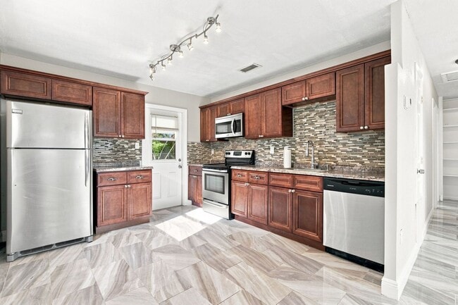 2267 Robinhood Dr