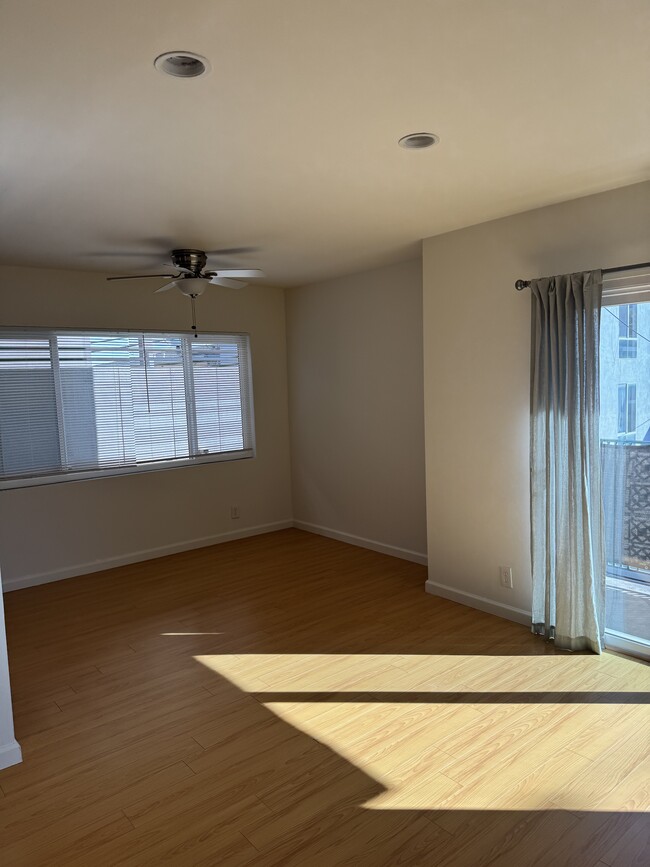 Building Photo - 914 3rd St Unit #5