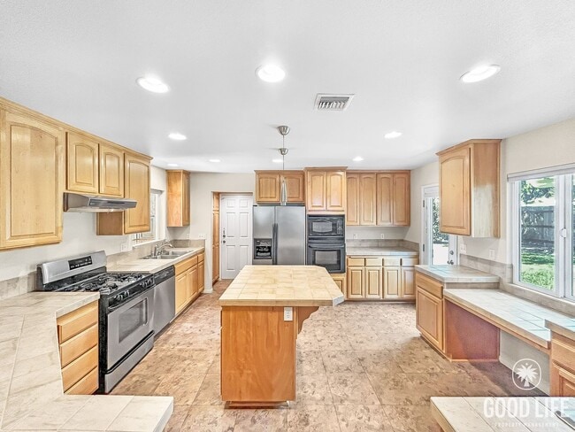 Photo - Beautiful 4BD/2BA W/ Large Backyard, AC, a...