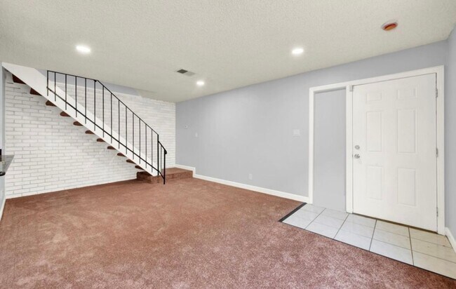 Photo - Nicely Updated 2 Bed 1 Bath Condo in Antio... Unit 2