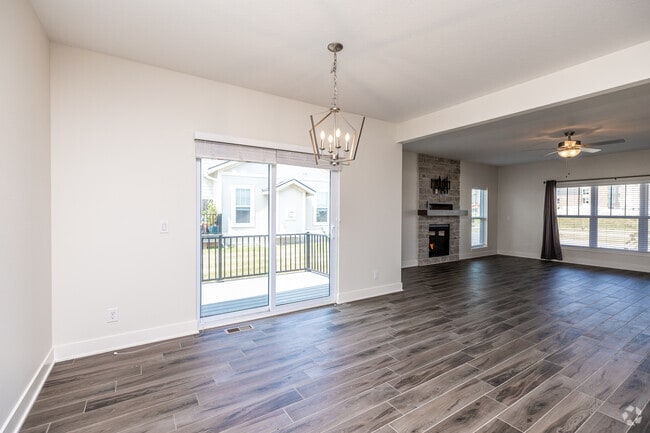 4BR, 2.5BA - 3,000 SF - Prairie Trails