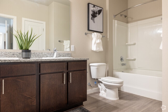 2BR, 2BA - 1,089SF - Primary Bathroom