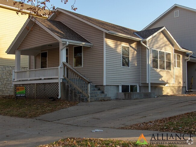 Building Photo - 917 Kearney St Unit A Rental