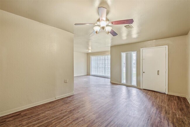 Photo - 5503 S Acres Dr