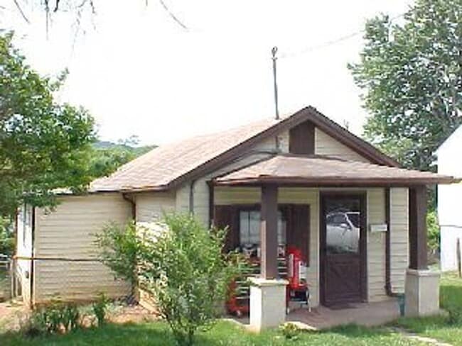 Building Photo - One Level House off Campbell Avenue