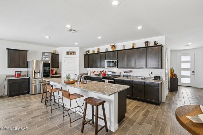 Photo - 670 W Lexington St